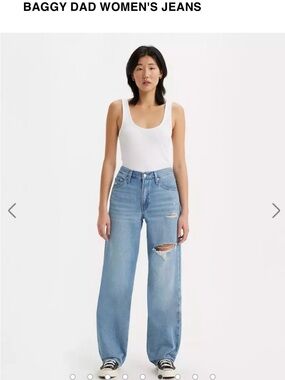 Levi's Light Blue Baggy Dad Jeans - Distressed Knee